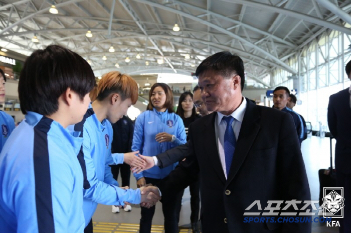 Oh Kyu-sang, president of the Women's Football Federation, who led the golden generation of female soccer, was 68 years old