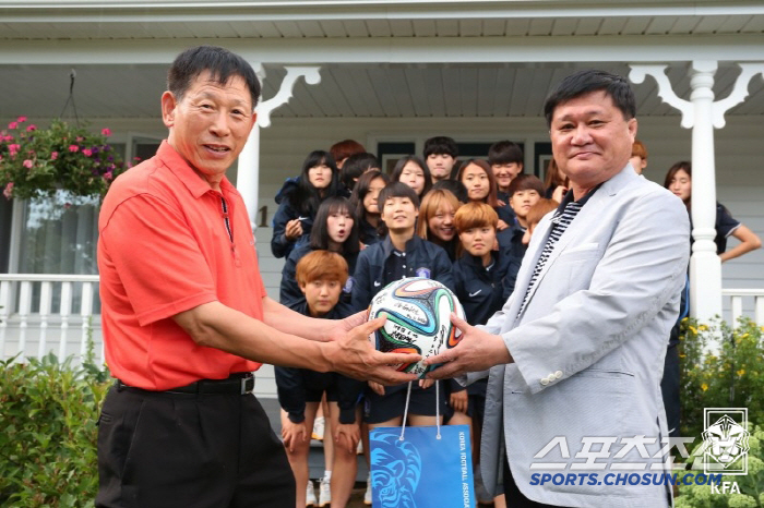 Oh Kyu-sang, president of the Women's Football Federation, who led the golden generation of female soccer, was 68 years old