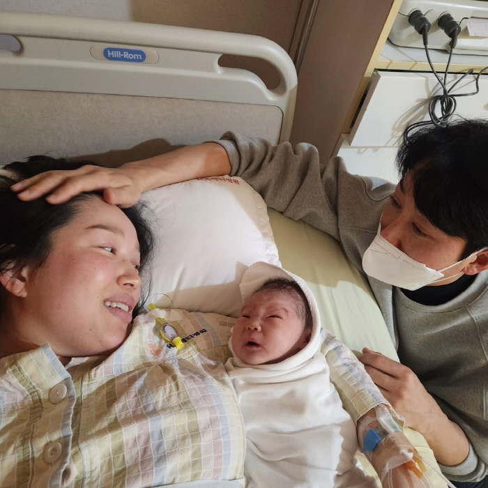 Son Heon-soo brags about his 6-day-old daughter and pretty name