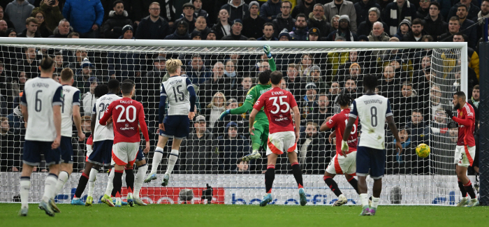 SON, I finally solved it!→Fantastic free kick goal explosion! Son Heung-min saved, Tottenham's 5th championship challenge Liverpool to the semifinals!