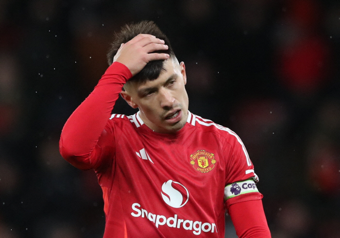 What a terrible defense that ruined the game → Now we really need a replacement. Manchester United's 57 million pound star again exploded with criticism of his absurd performance