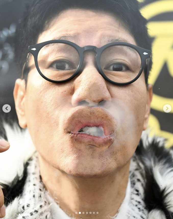 Yoo Jae-seok → Song Ji-hyo's bad boy entertainer, year-end party, dirty mustache (Running Man) 