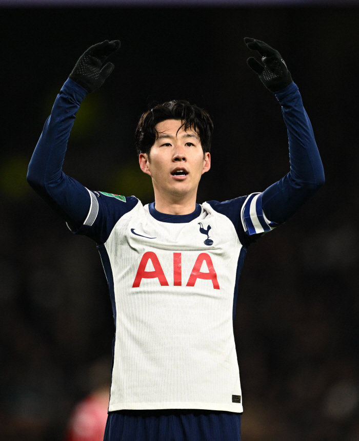 Manchester United can't do SON but miracle CK goal with xG zero...Son Heung-min picks Carabao Cup quarterfinal best 11