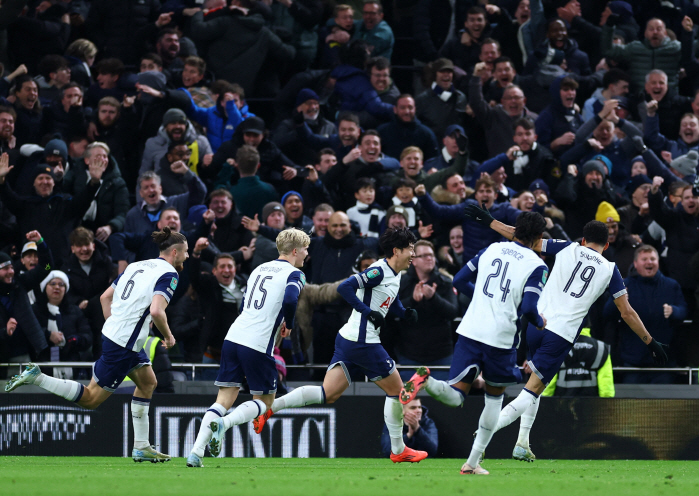 Manchester United can't do SON but miracle CK goal with xG zero...Son Heung-min picks Carabao Cup quarterfinal best 11