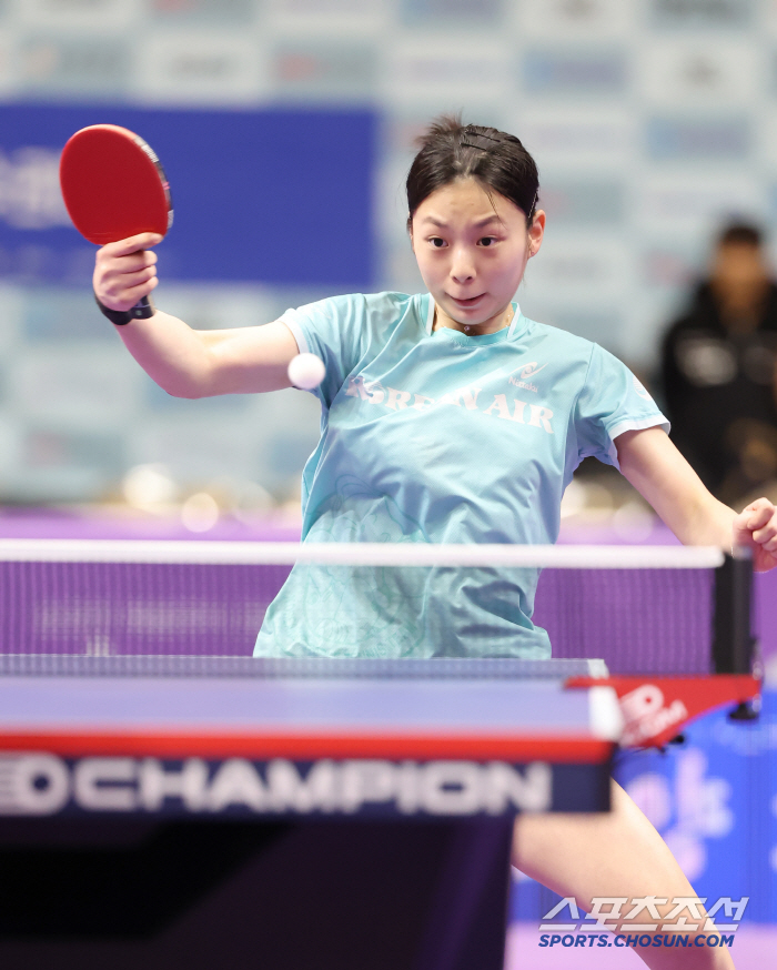 17-year-old Chikita Girl Park Ga-hyun, who crossed the Great Wall and won the championship, revolted to the semifinals of the all-around championship