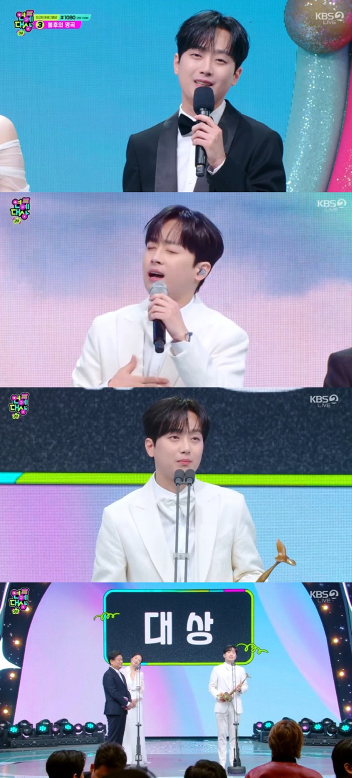  Why is a singer doing a broadcast?Chantobaegi Lee Chan-won, overcoming the sadness and the KBS Entertainment Awards