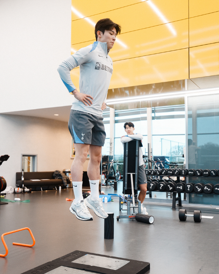 Good job, Son Heung-min's uncle smile at Tottenham's first training Yang Min-hyuk...Look forward to fantastic chemistry