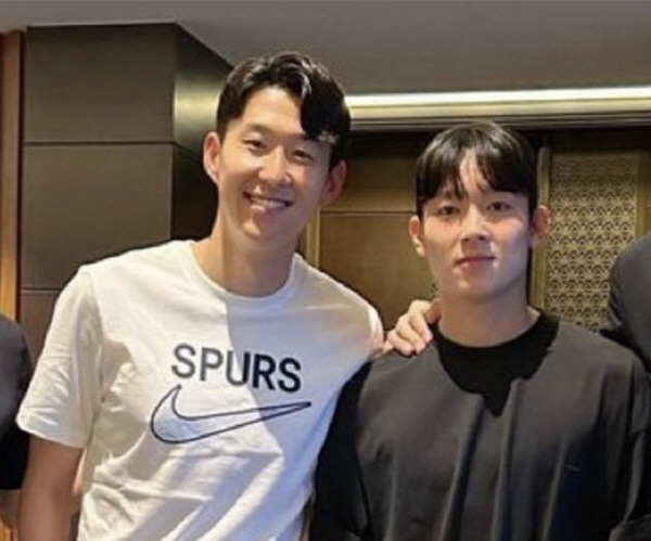 Good job, Son Heung-min's uncle smile at Tottenham's first training Yang Min-hyuk...Look forward to fantastic chemistry