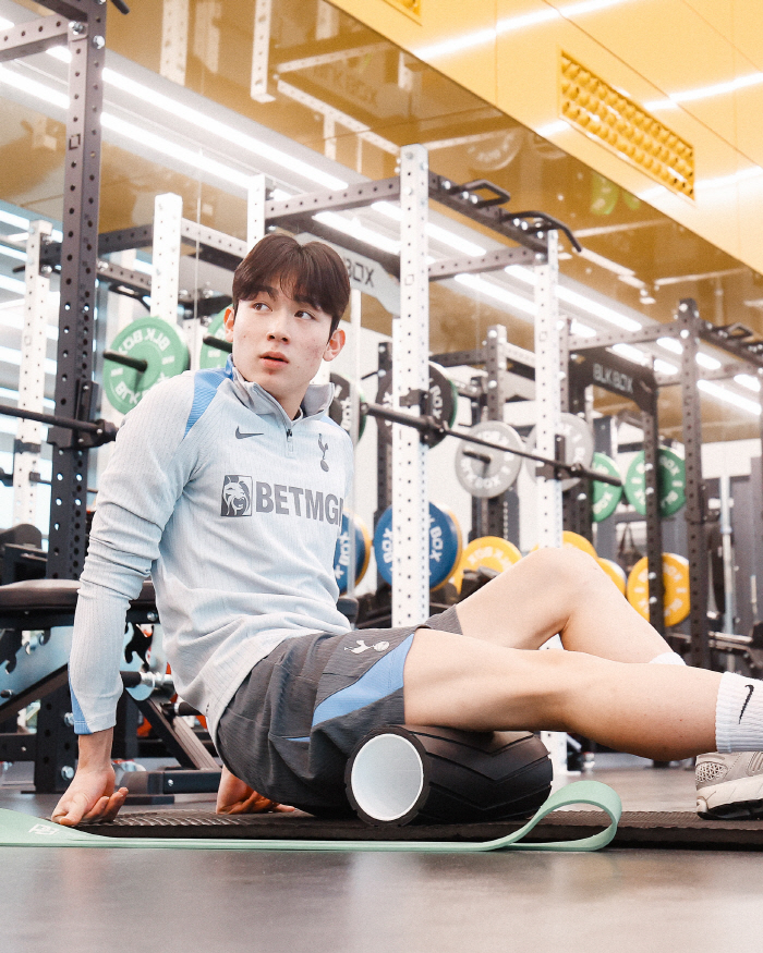 Good job, Son Heung-min's uncle smile at Tottenham's first training Yang Min-hyuk...Look forward to fantastic chemistry