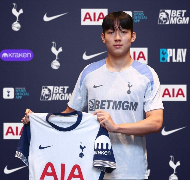 Good job, Son Heung-min's uncle smile at Tottenham's first training Yang Min-hyuk...Look forward to fantastic chemistry