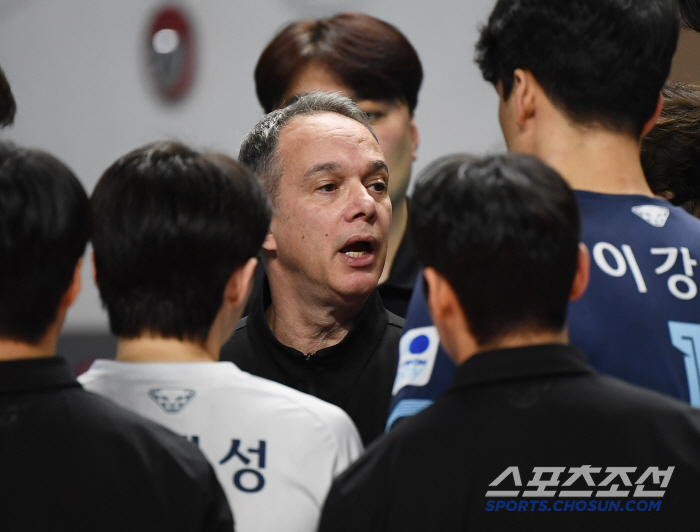 Kim Ji Han-ali scored 37 points, ahead of Heo Su-bong Leo 33, but a new foreigner scored only 5 points. Need some adjustment time. All-Star break is the only thing