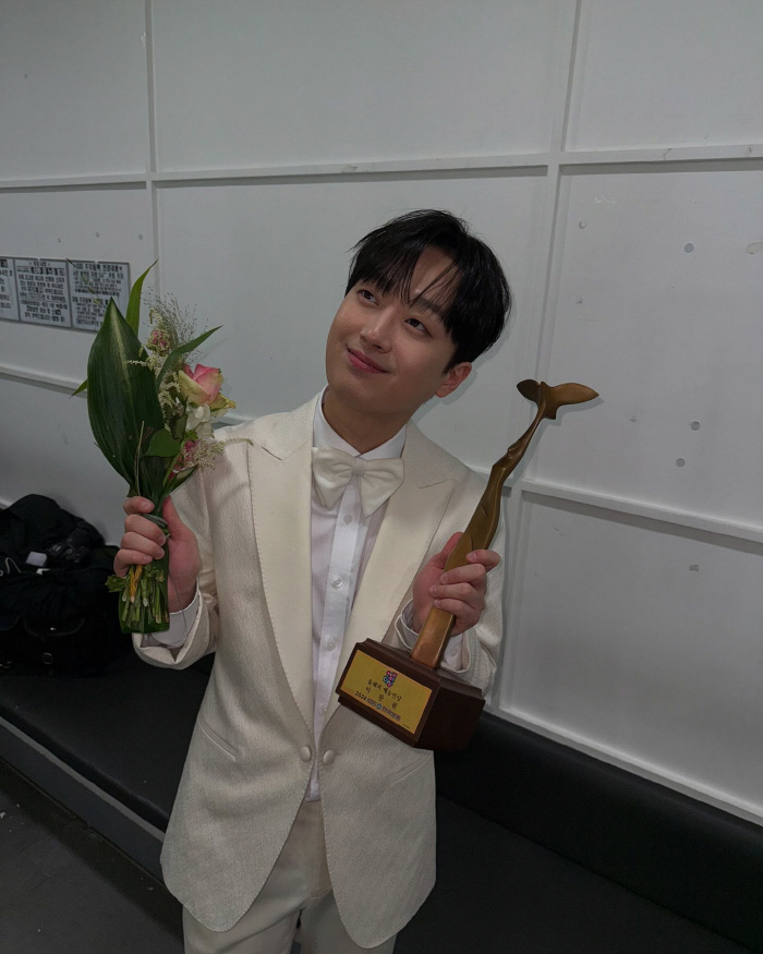 Lee Chan-won Expresses Gratitude After Winning Grand Prize at 2024 KBS Entertainment Awards