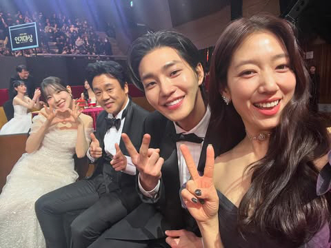  Post all Amolang, Park Shinhye, commemorative shot with a team of judges from hell...Kim Jaeyoung, thanks to you