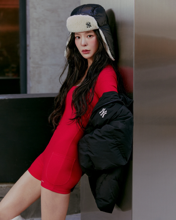 Was the red long johns this sexy…Jang Jae-in boasts a golden body line with super-close leggings