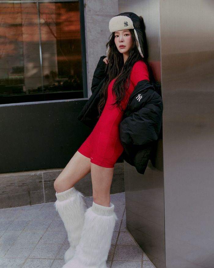 Was the red long johns this sexy…Jang Jae-in boasts a golden body line with super-close leggings