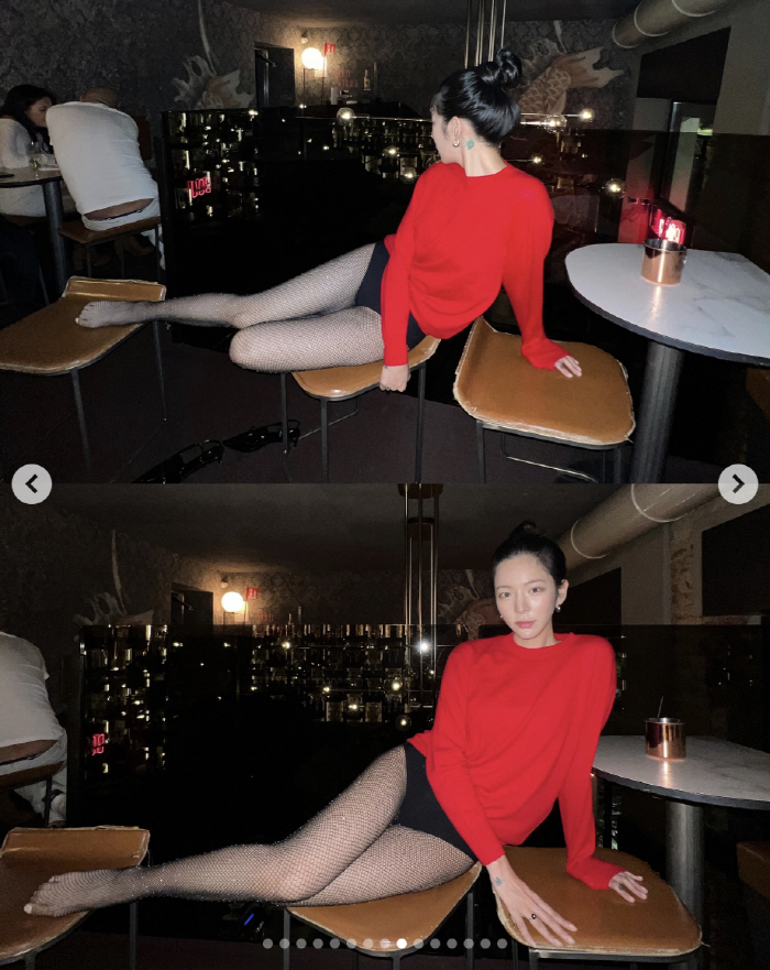 Are you wearing pants or pants? Jang Jaein took it off again..No-brower. Missing bottom look