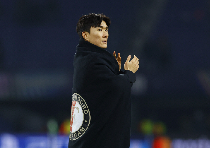 The crazy presence of the Korean branch when Hwang In-beom is not present...Feyenoord closes fourth place in first half