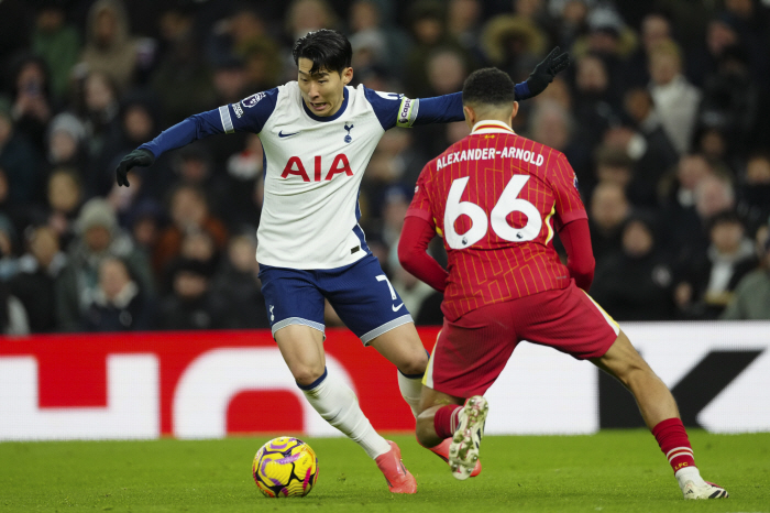 Don't compare with Salah in the future, Son Heung-min's double humiliation, Liverpool 36 disaster, and harsh criticism...Captain, who couldn't raise his head for the worst