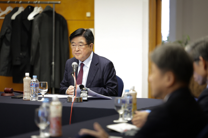 The election schedule for the 13th president of the K League Professional Football Federation has been confirmed...Kwon Oh-gap passed the review of his fourth consecutive term