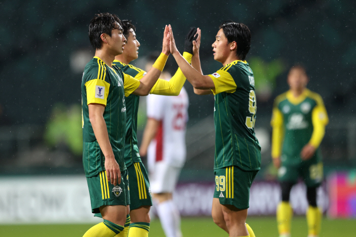 Korean fans? Foreigners? We're about to prepare for the new season…When will Jeonbuk's new head coach conclude