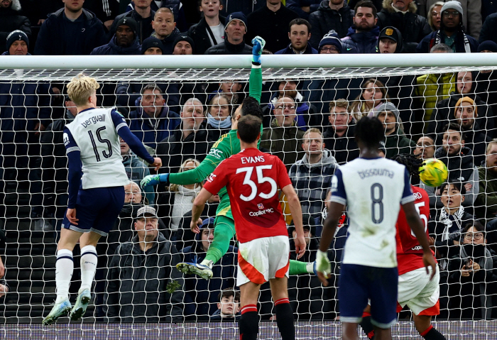 Manchester United GK, who allowed a corner kick goal for meeting Son Heung-min wrong, is destined to be released...Plan for replacement in January