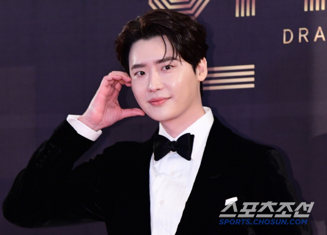  'IU♥' Lee Jong-seok donated 100 million won following last year..Supporting vulnerable patients