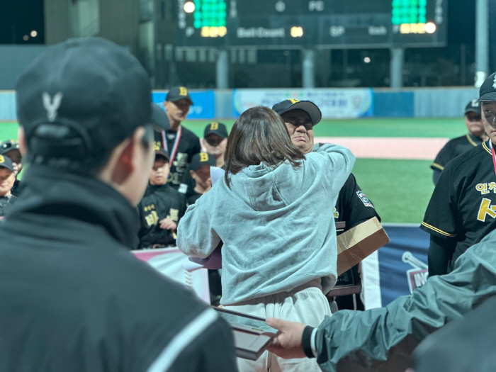 The right baseball philosophy planted in robot outfielders and dream trees during their time as active players → In 3 years, the catch ball is in full bloom with the victory