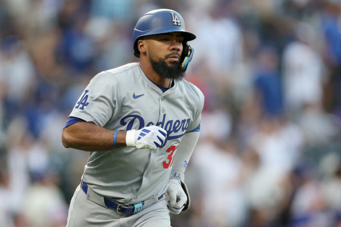 Second baseman Kim Ha-sung's shortstop Betts LAD recommended a dream-like Keystone duo. Murik is likely to sign a one-year contract with the Dodgers