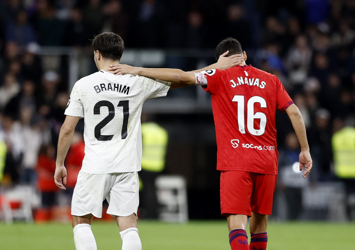 Tears for a minute...Blue-eyed Navas Retires With Rival Fan Standing Ovation, Last 20 Years Has Been A Joy