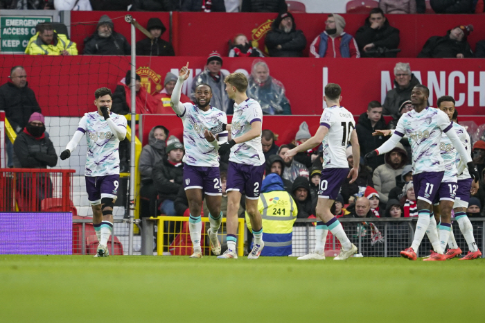 Turns out, Ajaean Man Utd go from OT to Bournemouth 03 all-time disaster...3 losses in 4 games → 13th place 