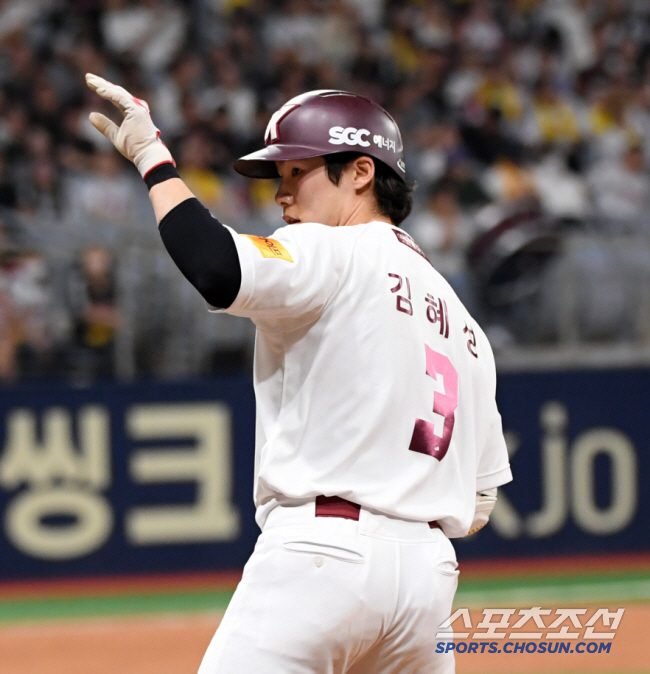 Unlike Kim Ha-sung, there are two weeks left before the posting ends. Kim Hye-sung's way to the big league...The most powerful team looks at other infielders. 