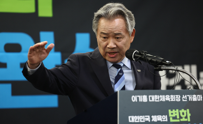 Why are you demonizing me? Lee Ki-heung declared to run for the third term as chairman, with 100100 of the heated debate