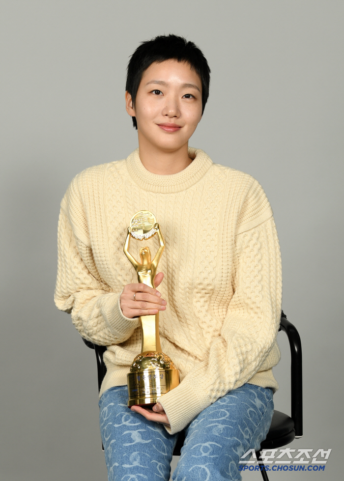 Kim Go-eun Reflects on Blue Dragon Best Actress Win in Exclusive Interview