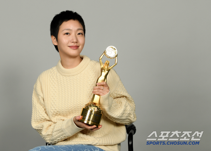 Kim Go-eun Reflects on Blue Dragon Best Actress Win in Exclusive Interview