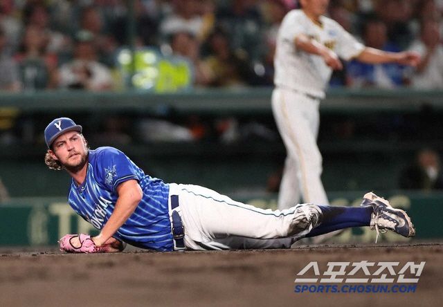 The league's championship is a real winner, and all-out effort to recruit a special bower for the Cy Young Award, preparing an annual salary of 9.2 billion won in Yokohama (Min Chang-ki's Japanese baseball)