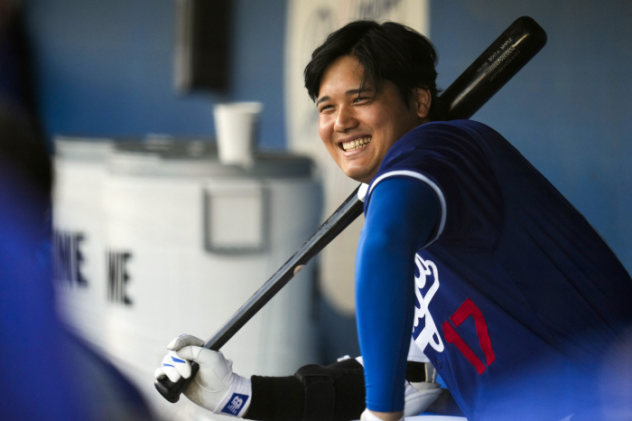 Ohtani  Michael Jordan at the same level, there is no room for disagreement. AP Wins 3rd Men's Sports Player of the Year Award