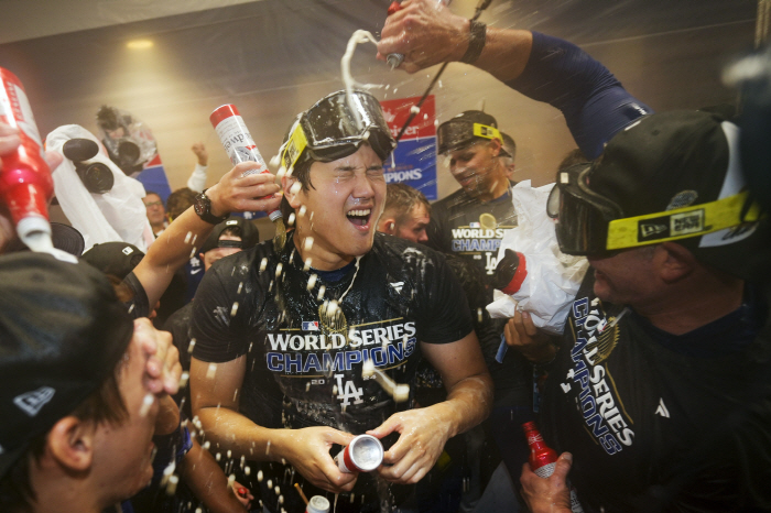 Ohtani  Michael Jordan at the same level, there is no room for disagreement. AP Wins 3rd Men's Sports Player of the Year Award