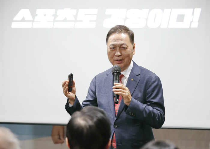 There is a problem with the Sports Council, and what we are looking at is the superpowerful launch of Kang Tae-sun, chairman of the Seoul Sports Council