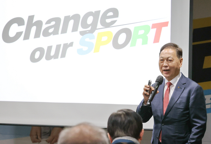 There is a problem with the Sports Council, and what we are looking at is the superpowerful launch of Kang Tae-sun, chairman of the Seoul Sports Council