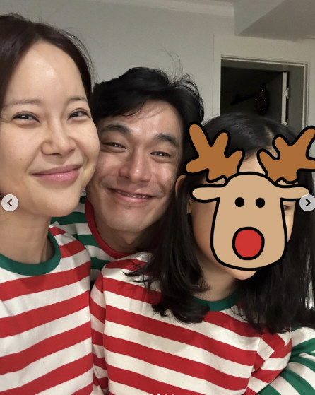 Baek Ji-young ♥ Jung Seok-won, I love you so much on Christmas with your daughter in a couple look!