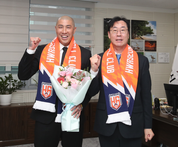  Cha Du-ri and Cha Boom were attracted to Hwaseong FC's first coach entering the K League 2 and their hometown + European experience + star