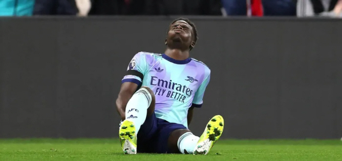 Hamstring injury → Crutches Saka is shocked to miss up to 15 games, Arsenal is in a red light to compete for the championship...Tottenham's North London derby is also absent