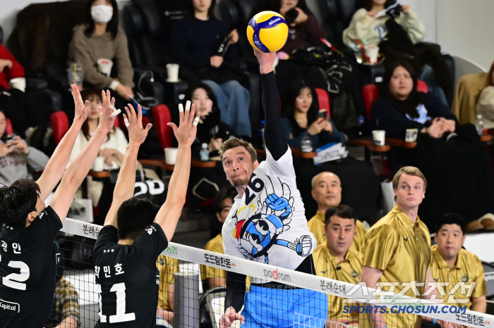 Han's serve is good…Korean Air's crushing defeat is very unfamiliar