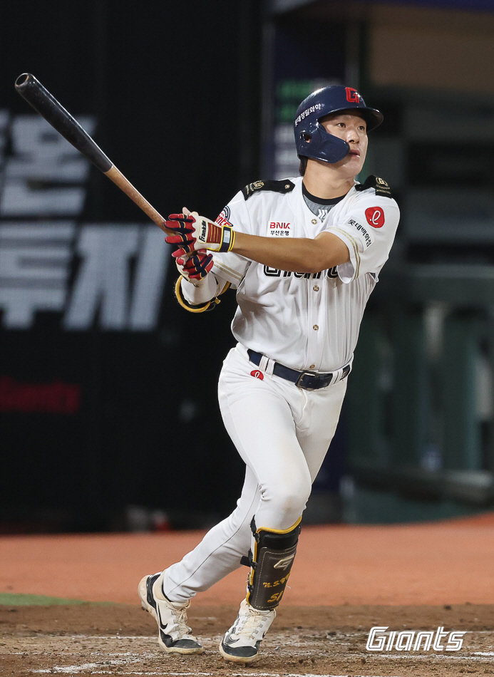 Will he be the on-base king with long-shot power? In fact, minimum annual salary → 100 million...The next goal of the 22-year-old first baseman is 