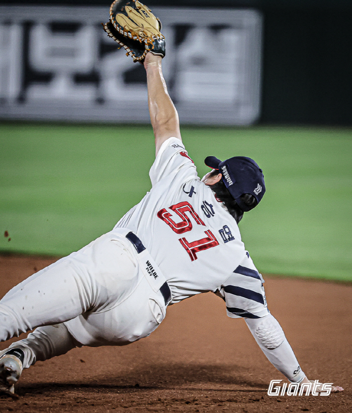 Will he be the on-base king with long-shot power? In fact, minimum annual salary → 100 million...The next goal of the 22-year-old first baseman is 