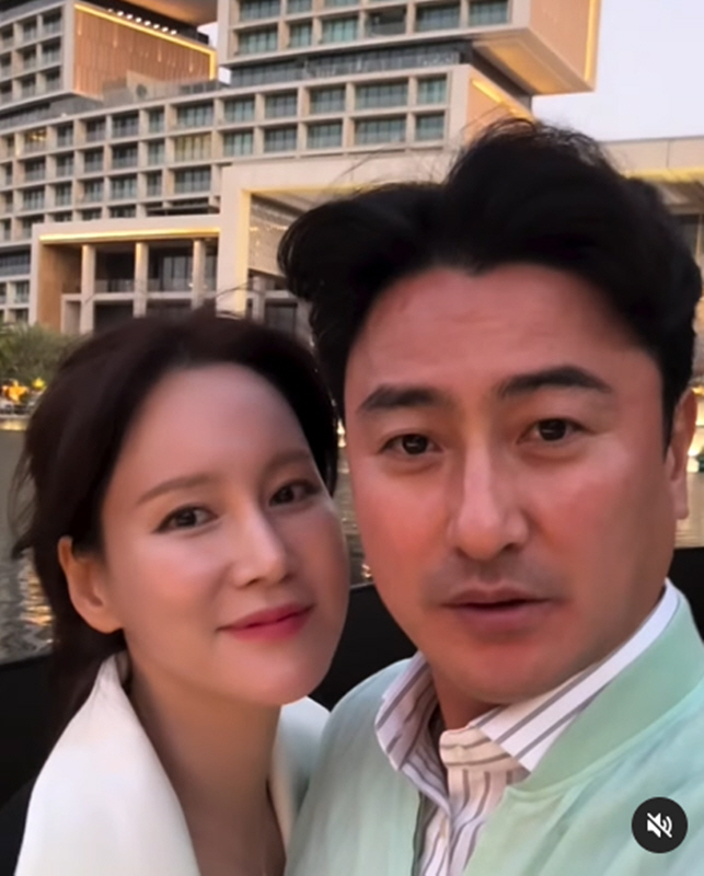 Ahn Jung-hwan ♥ Lee Hye-won makes money and goes abroad for a summer Christmas in Dubai