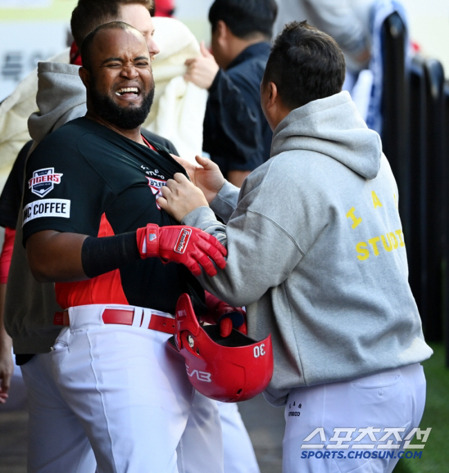 At once, the alternative foreigners ranked 0th with 3063 home runs were solved...Tess-hyung, who broke up with KIA, will he try to re-enter the KBO