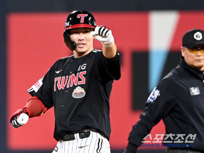 Can LG's best outfielder Hong Chang-ki and non-FA long-term contract Koo Ja-wook exceed 12 billion won in five years since Park Yong-taek