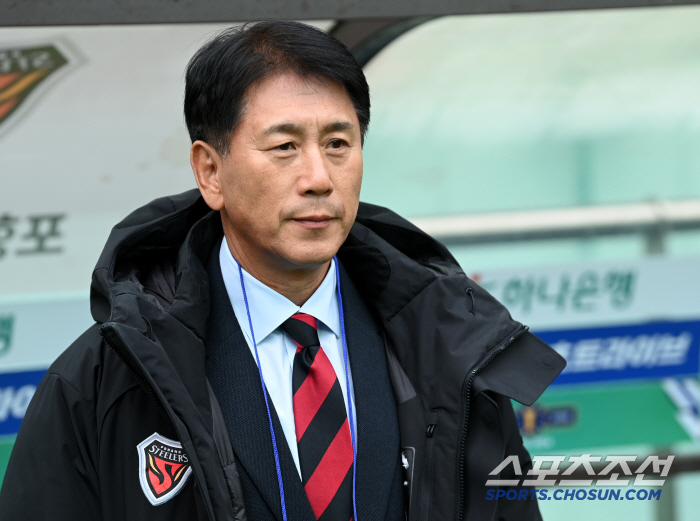 From a one-club man to a coach, Pohang lover Park Tae-ha's sincere fans cheered for him a lot. → He wants to win three consecutive Korea Cups