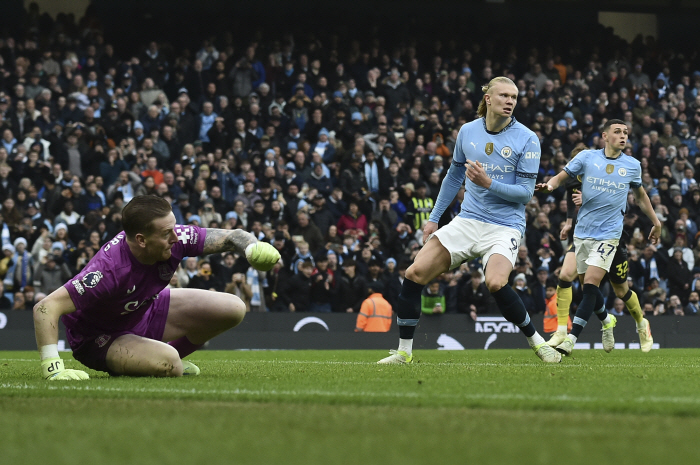 Holan shocked Manchester City to miss PK, escaped the worst slump, failed again and again with Everton, winning 11 draws and 13 games